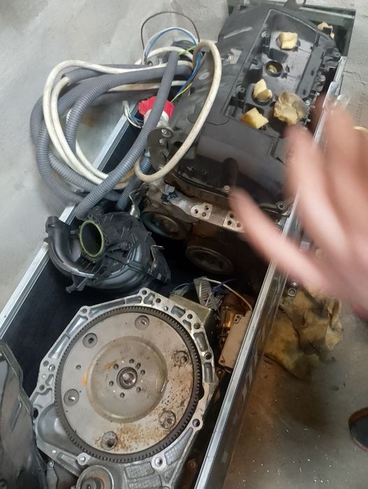 Продам двигатель1.6 с автомат коробкой  на пежо 307