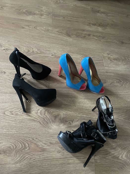 Одним лотом 500 грн.Взуття 36 розмір