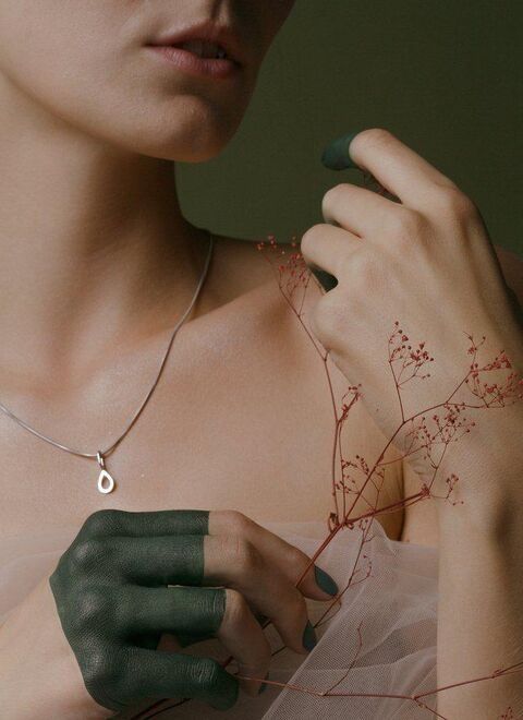 Серебряный кулон капля