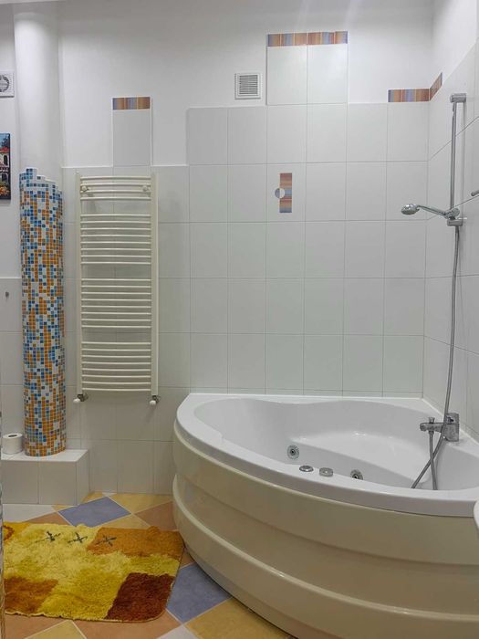 Продам красивую 2к сталинку в самом центре города