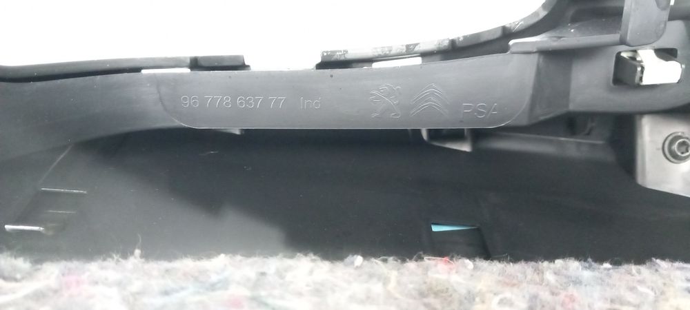 Moldura da consola central / rádio / aro PEUGEOT 2008 I (CU_)