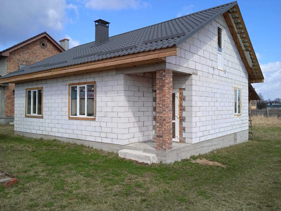 Камінщик із підсобником зробить кладку будь-якої складності
