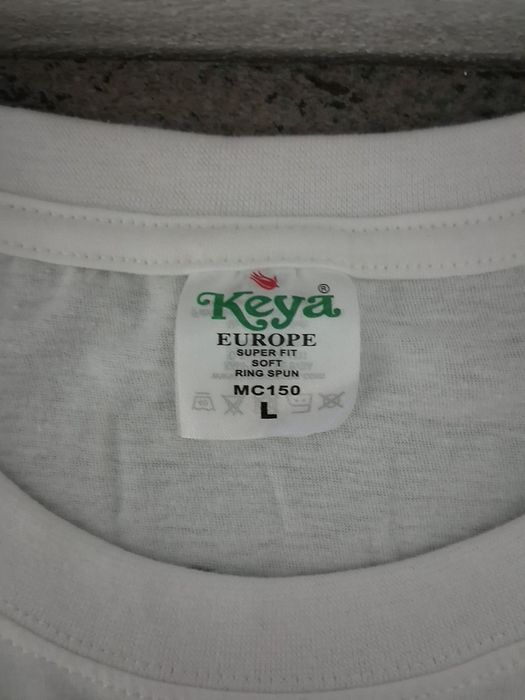 Camisola comemorativa 
Peça rara/personalizada da época 2026 com nomes do plantel nas costas.
Ideal para coleção, adeptos ou memorabilia desportiva.