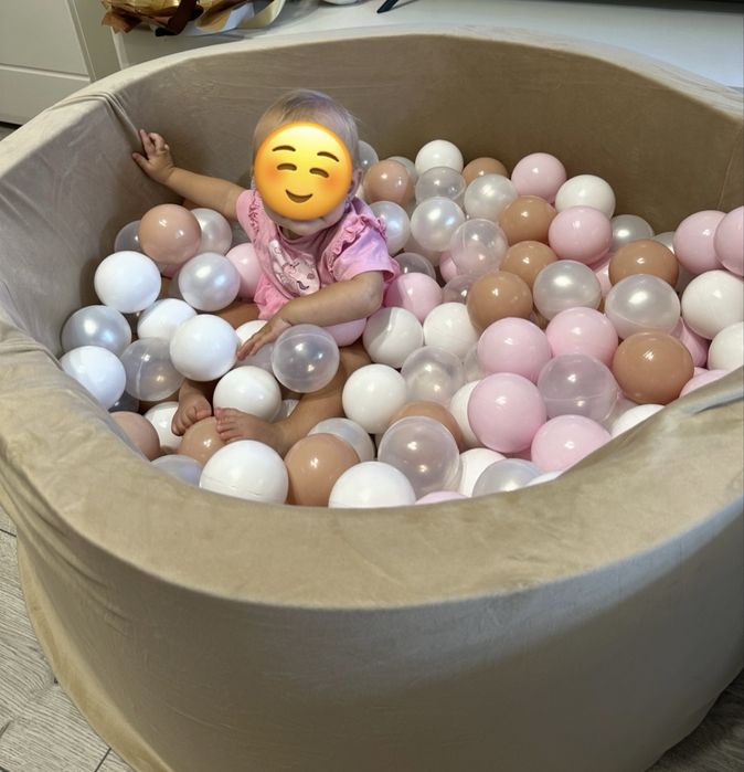 Басейн з кульками
