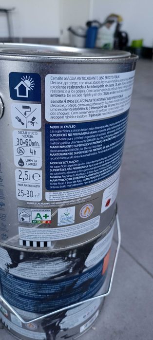 Tinta esmalte de água