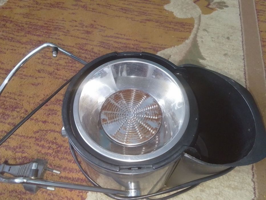 Продам соковижималку aurara