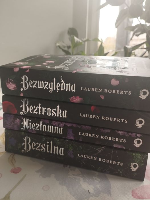 Bezsilna seria książek Lauren Roberts