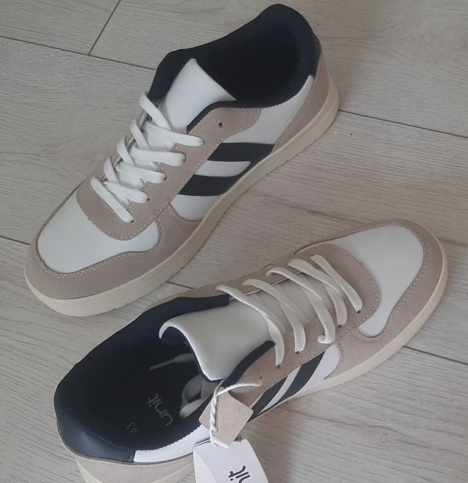 Кросівки 43 розміру