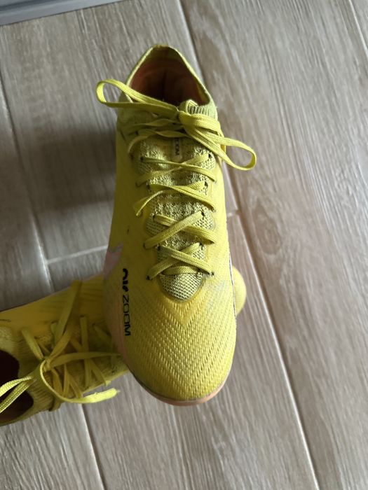 Футбольні взутя