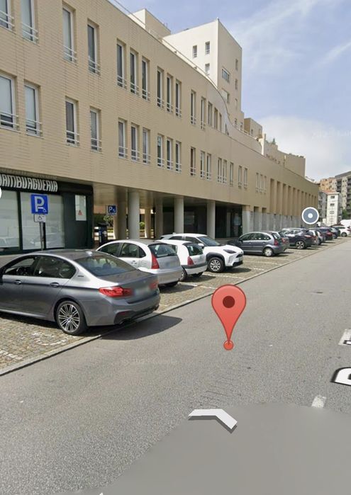 Lugar garagem Av. República