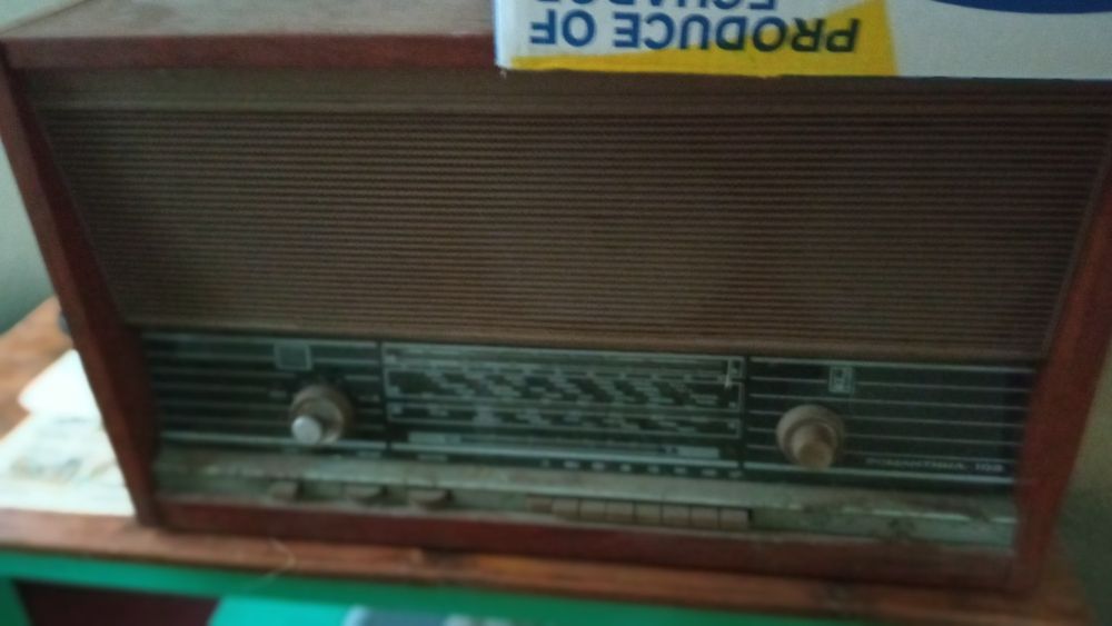 Продам магнитолу романтика  на запчасти