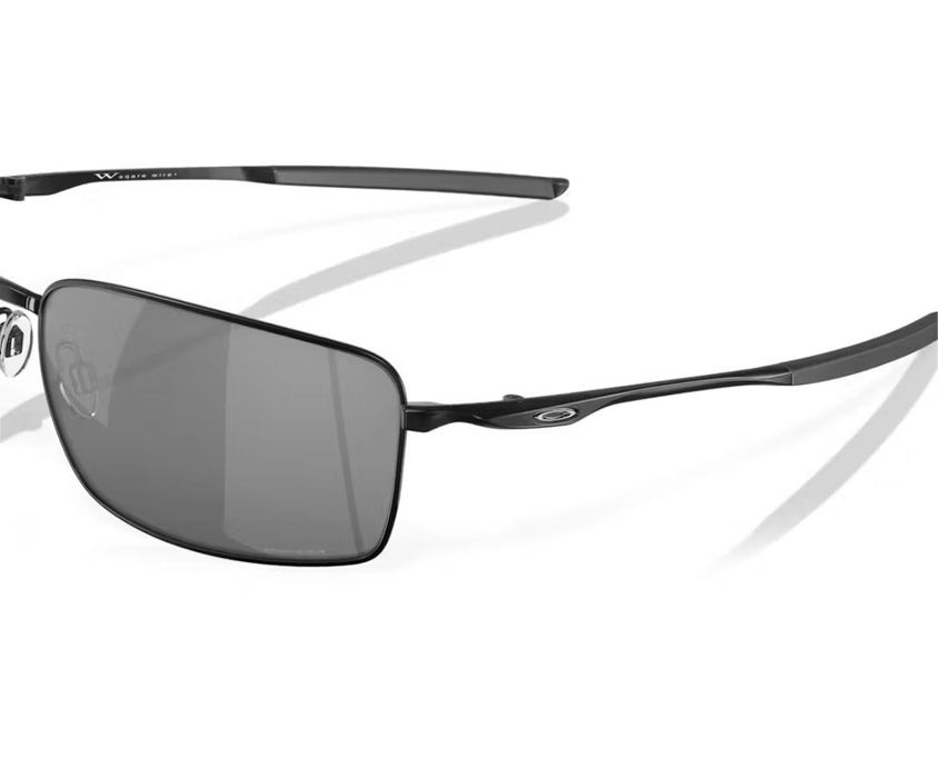 Os óculos na imagem são os Oakley Square Wire,