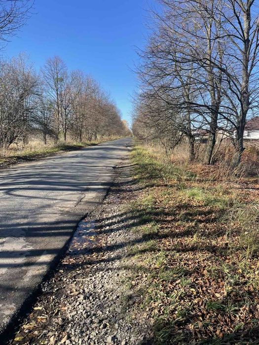 Продам   фасадну    ділянку , в районі новобудов.