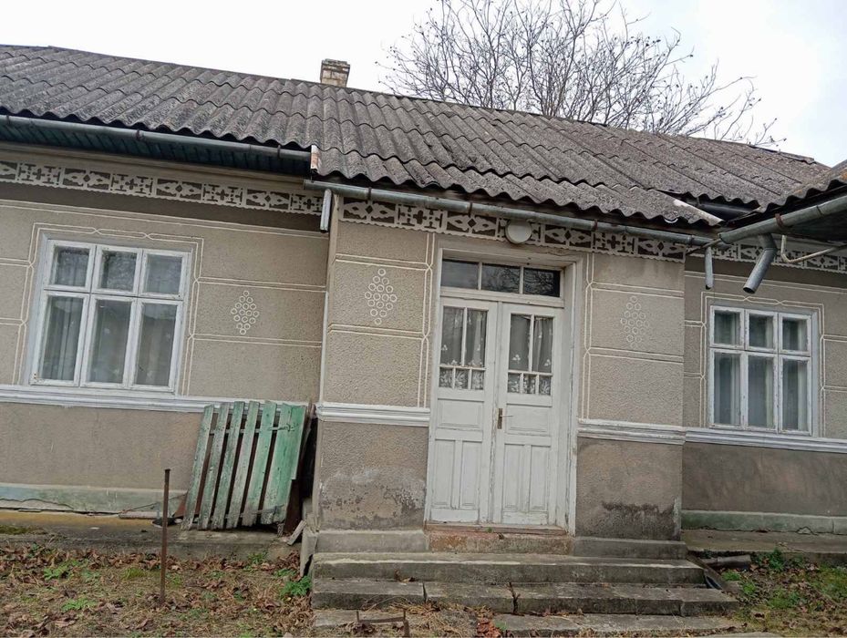 Продам дім із земельним участком