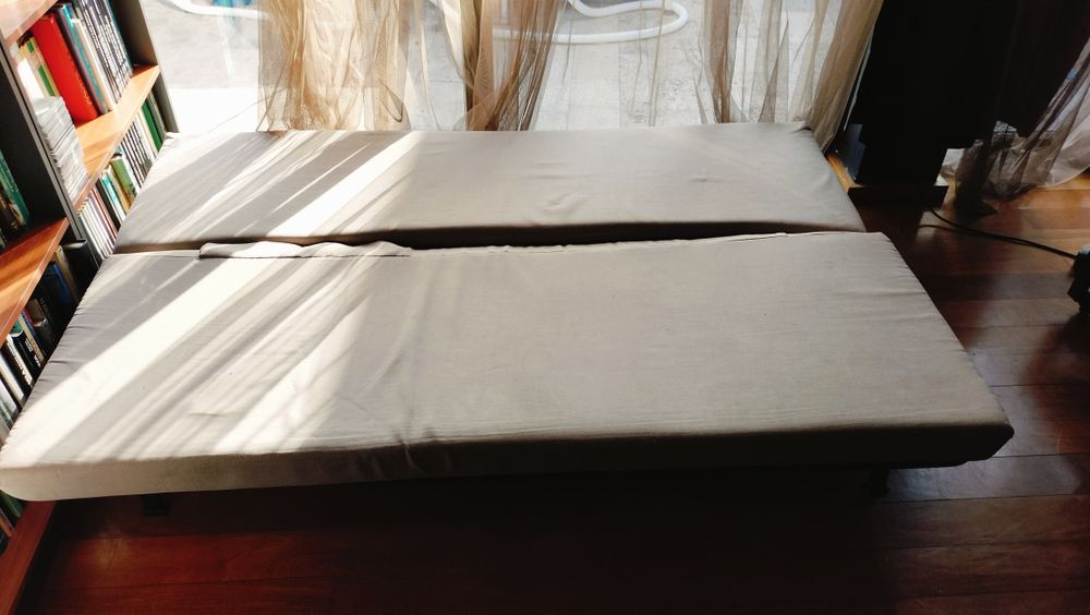 Sofá-cama dobrável em bom estado