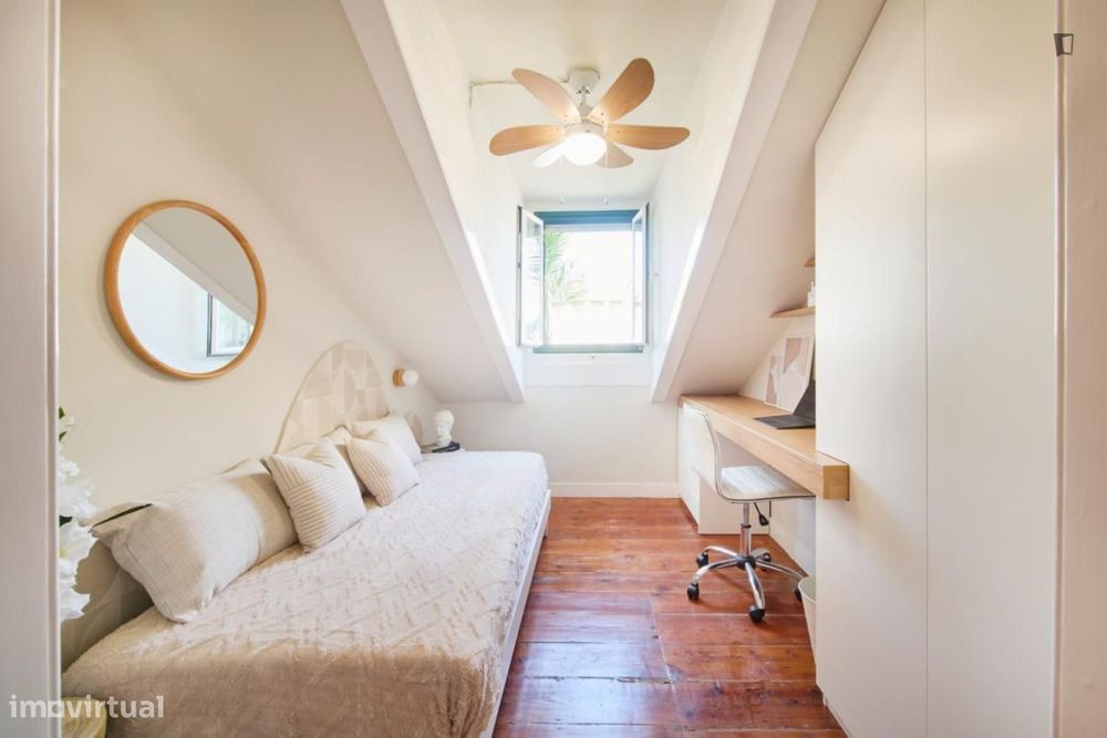 Quarto - localizado em Santos Lisbon