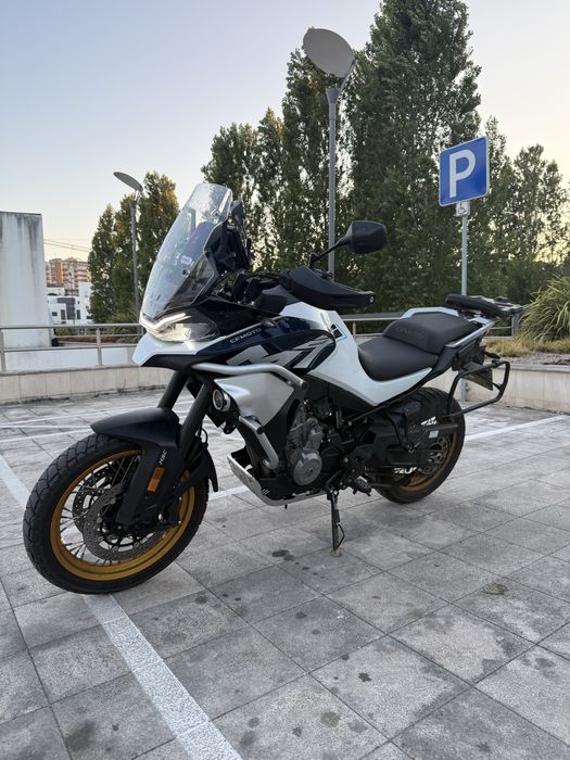 CF Moto 800 explore
