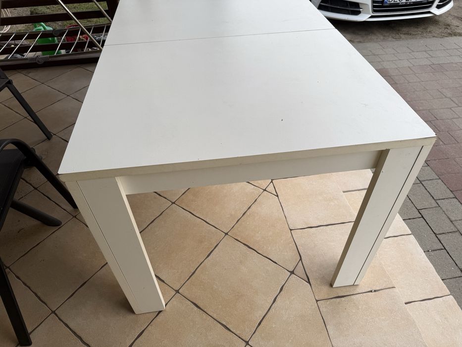 Stół kuchenny biały.