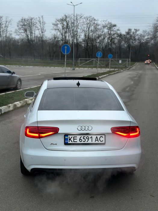 Ауди А 4. Автомат, 2.0 т. 2013 год.
