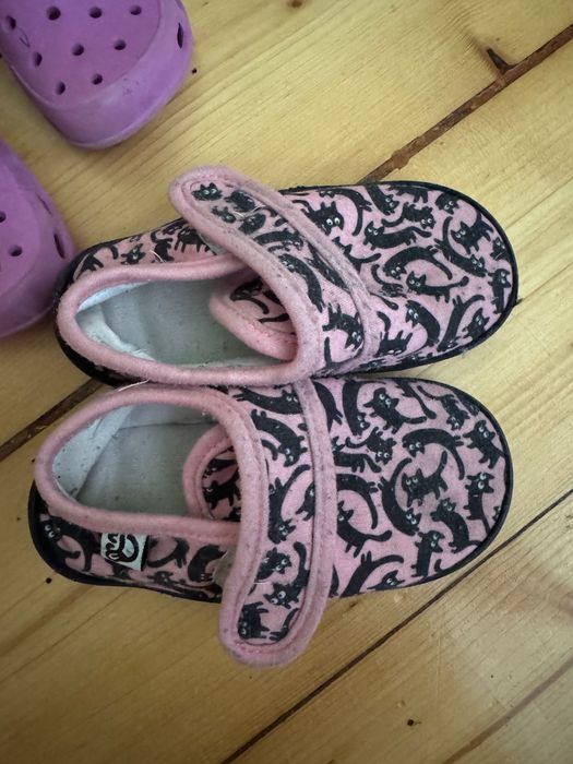 Buty r. 26 kalosze, kapcie, klapki