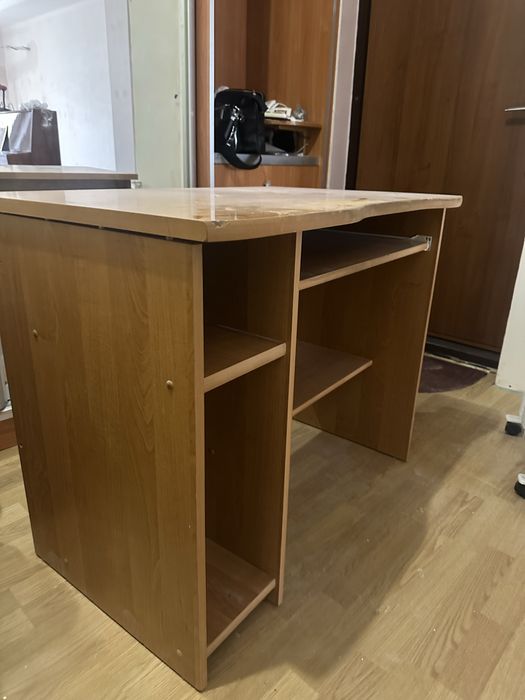 Стол письменный хорошее состояние