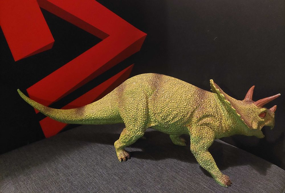 Figura dinozaur Triceratops