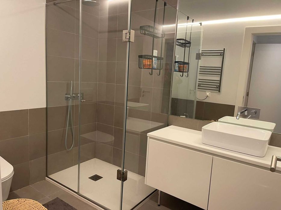 Arrenda T2 com 2 lug de garagem e arrecadação