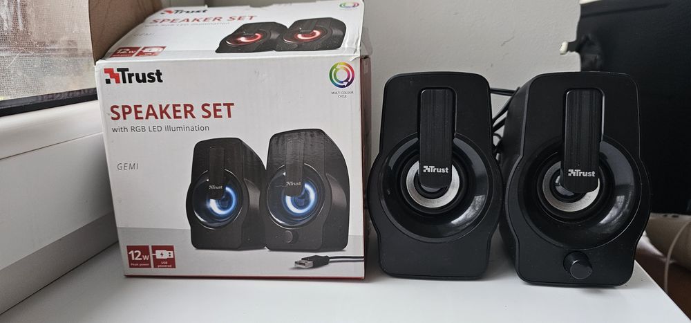 Продам комп'ютерні колонки та клавіатуру