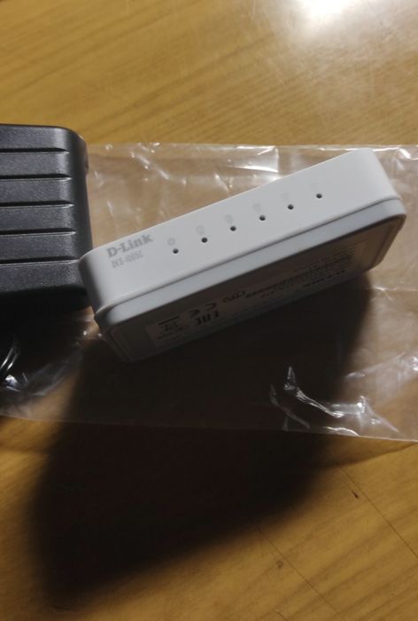 Комутатор D-Link DES-1005C/B1A 5xFE, некерований White, новий