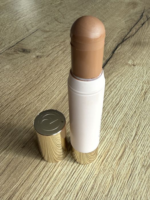 Bronzer w sztyfcie Rare Beauty happy sol