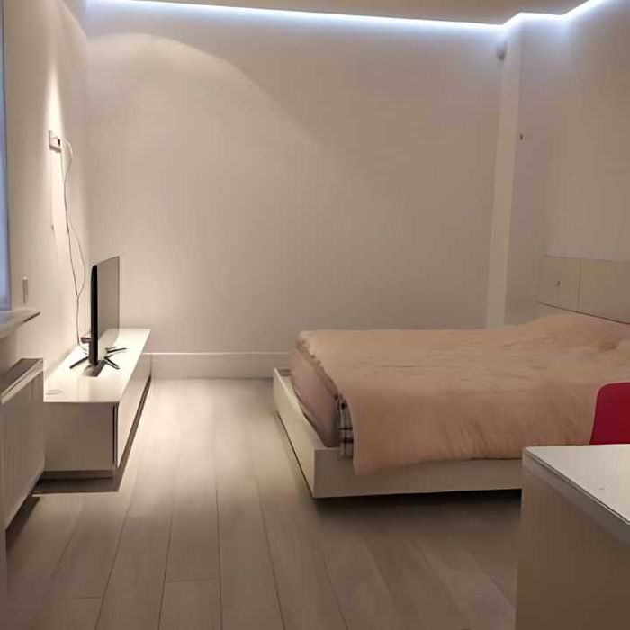 Продається 4-кімнатна квартира в центрі