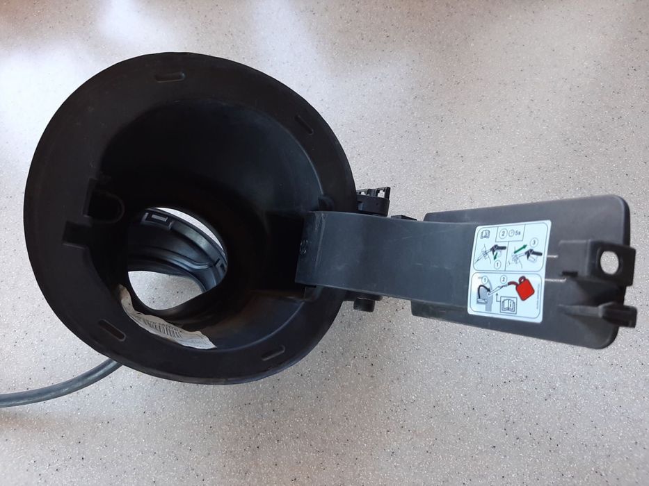 Корпус лючка бензобака Ford C-Max 2014г