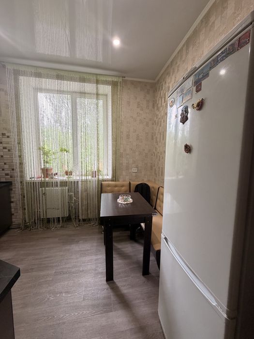 Продам ПРОСТОРУ 3 х кімн квартиру ЦЕНТР ,  вул. Г. України
