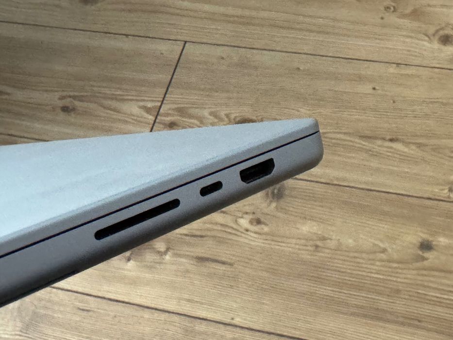 Macbook Pro 16 inch M3 Pro
