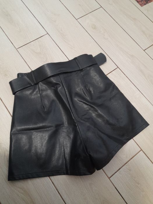 Шорти з еко -шкіри