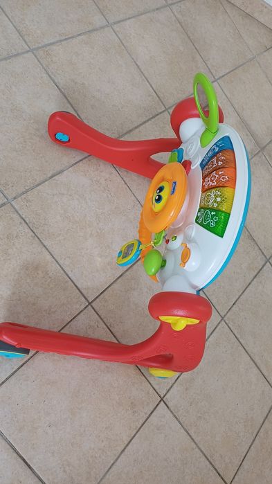 Chicco Ginasio, crece e caminha