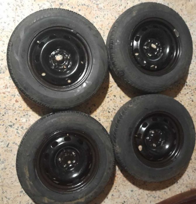 Conjunto de Jantes com pneus