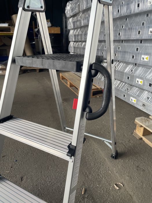 Стремянка алюмінієва Vira на висоту до 2,5м