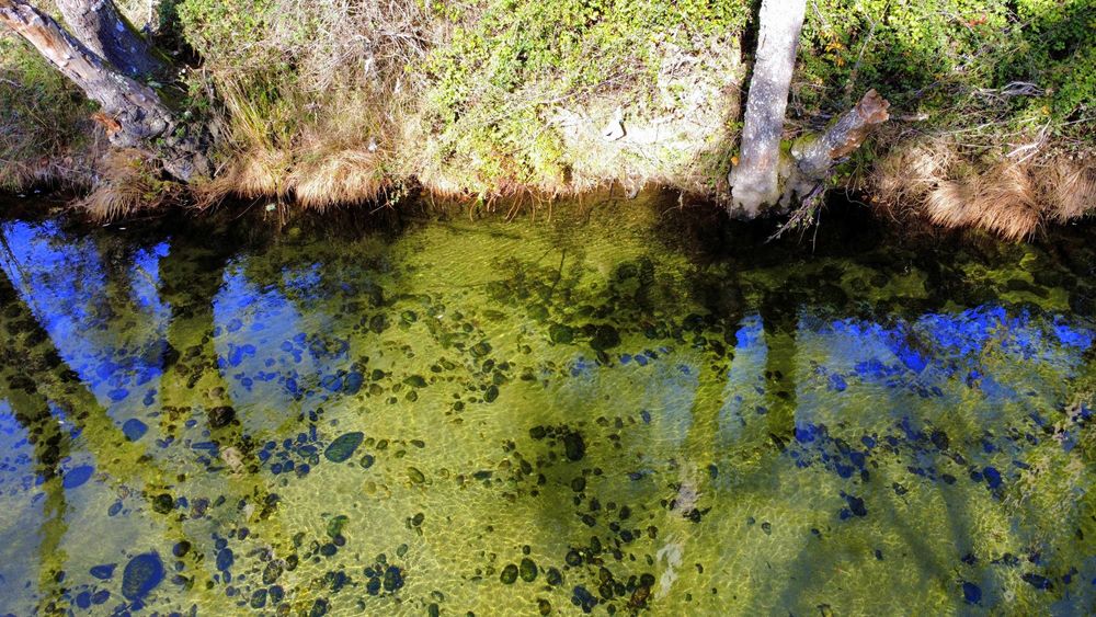 Terreno junto a Ribeira com água cristalina