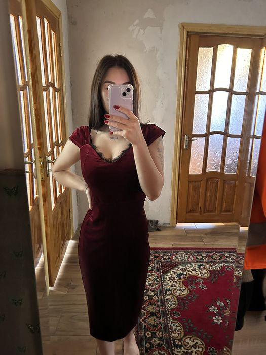 Жіноче червоне плаття