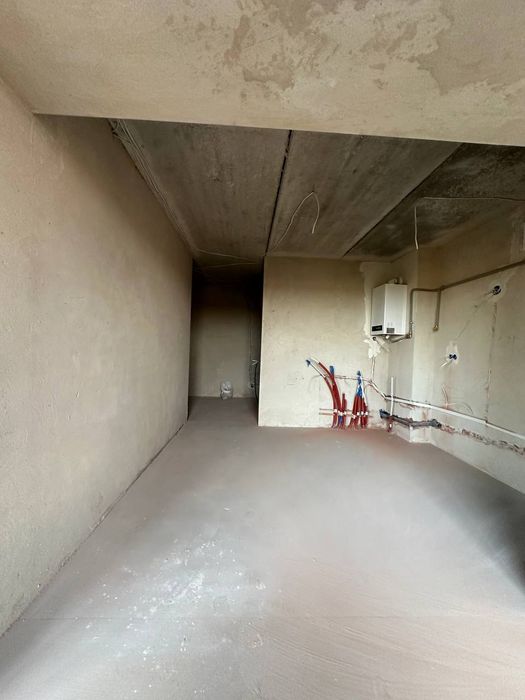 Здана новобудова!  Кухня вітальня та 2  спальні!