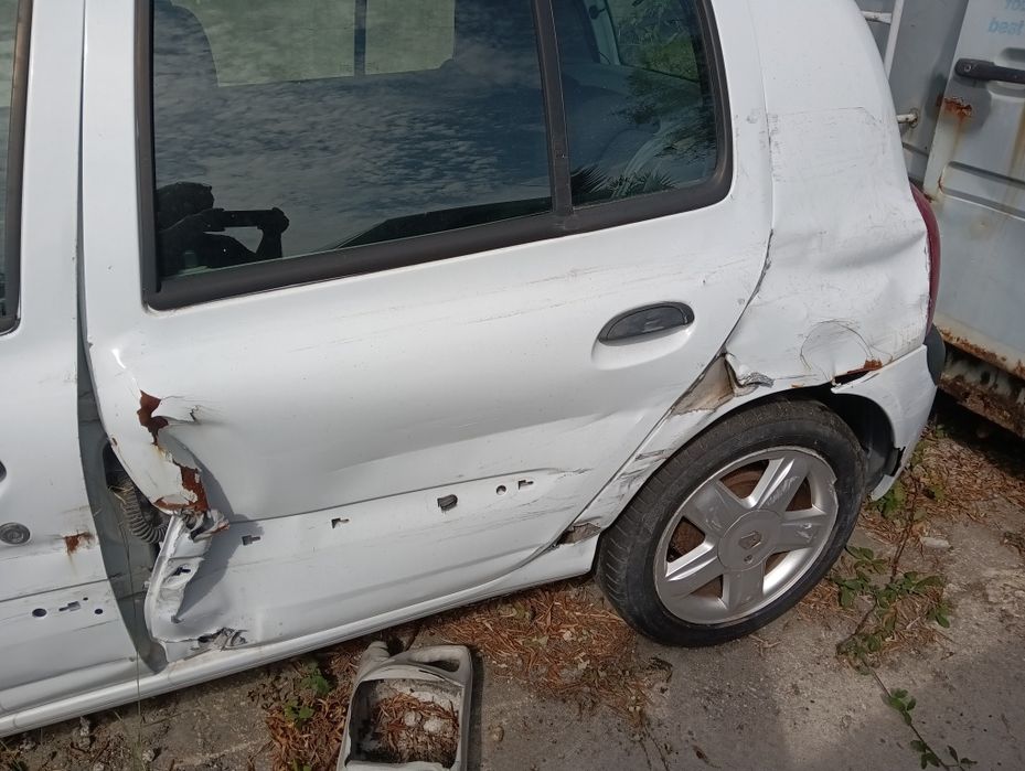 Renault Clio 1.2 16v 2003 para peças o reparação