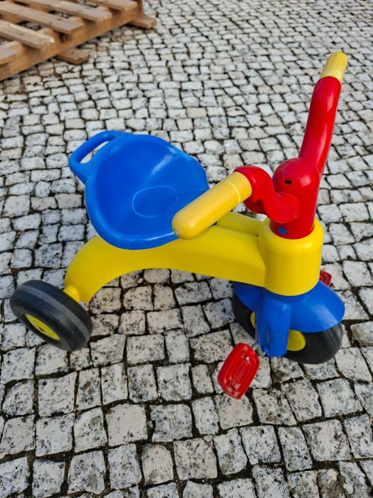 Triciclo de criança