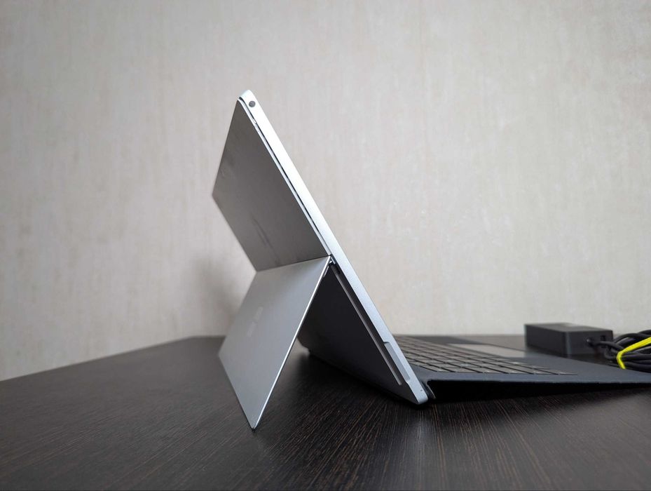 Microsoft Surface Pro 5 8/256gb Intel i5-7300u  АКБ 95%