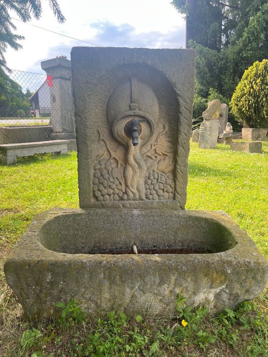 Zabytkowa Fontanna Z Piaskowca