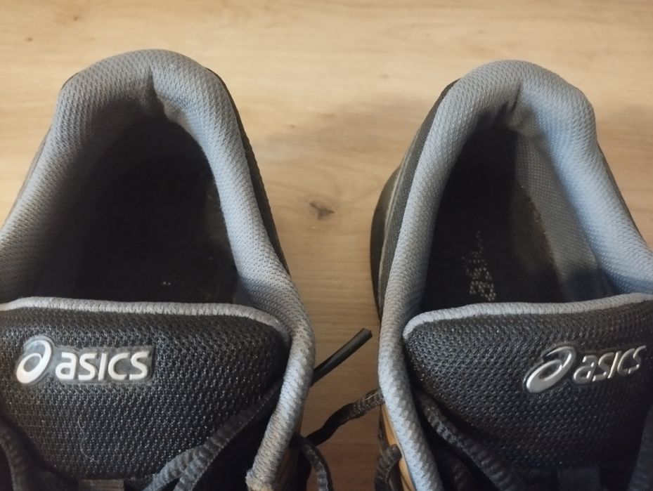 Buty halowe ASICS upcourt 4 roz.46