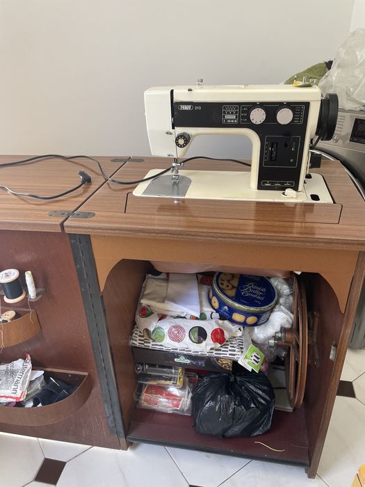 Maquina de Costura PFAFF 210 - Com Movel - Sem Avarias - Vintage