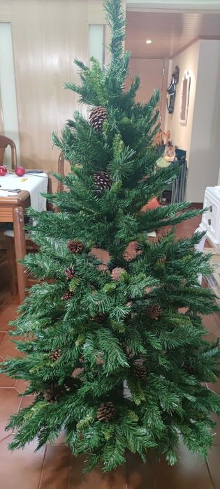 Árvore de Natal,1,60m de altura toda desmontável e de fácil arrumação!