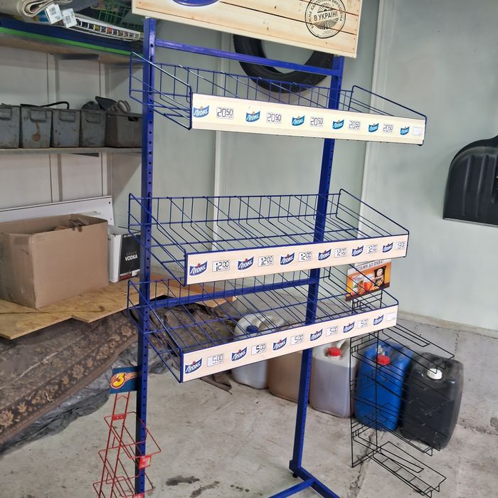 Торгова стійка під чіпси