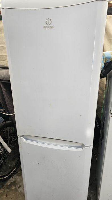 Frigorífico combinado Indesit 180 cm